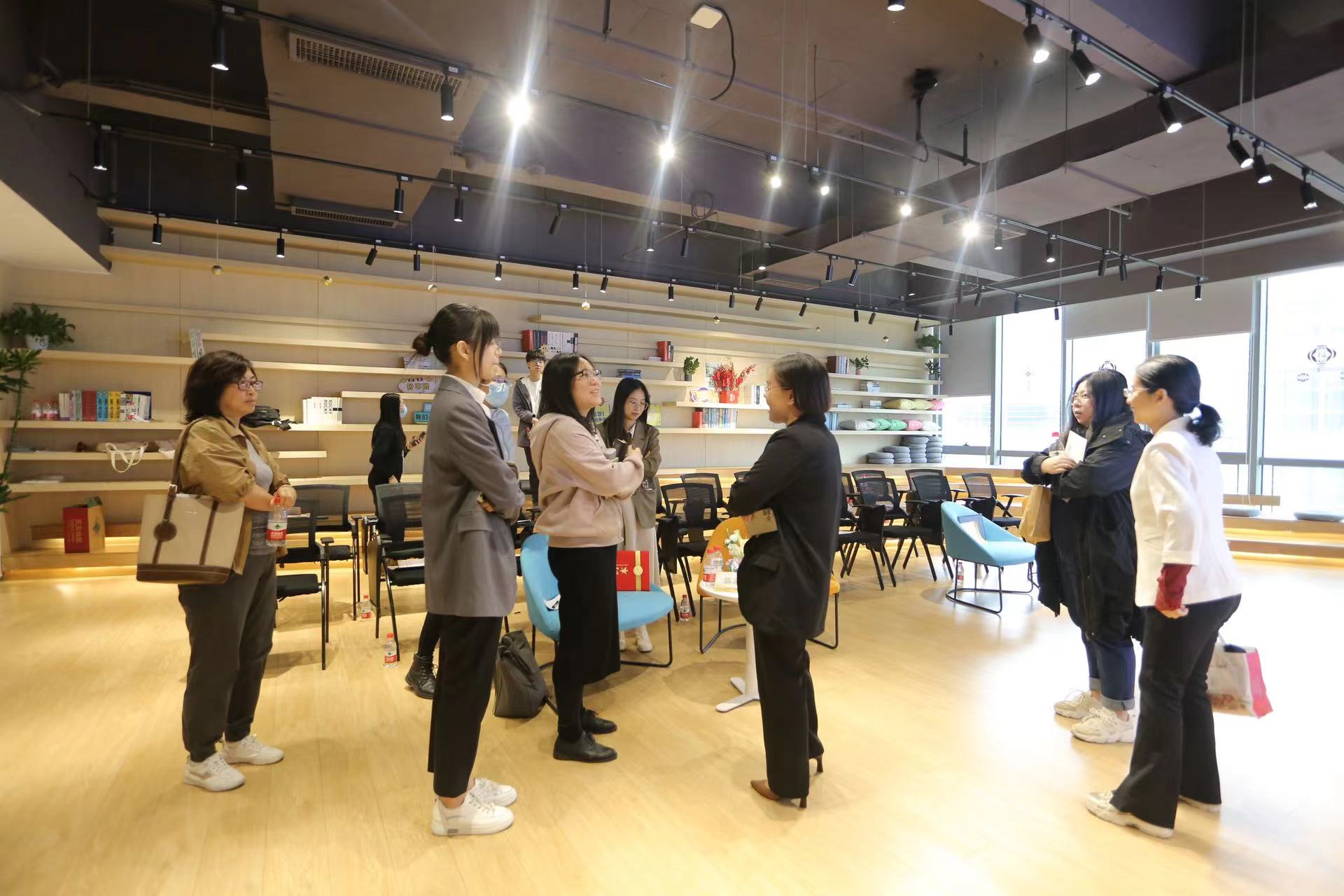 1708480825308950.jpg 141708480354_.pic.jpg